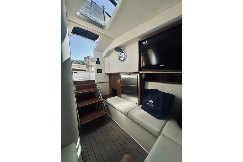 Slide: The Image of Cruisers 328 Bow Rider 2015 - 38