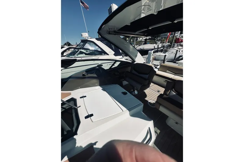 Slide: The Image of Cruisers 328 Bow Rider 2015 - 21