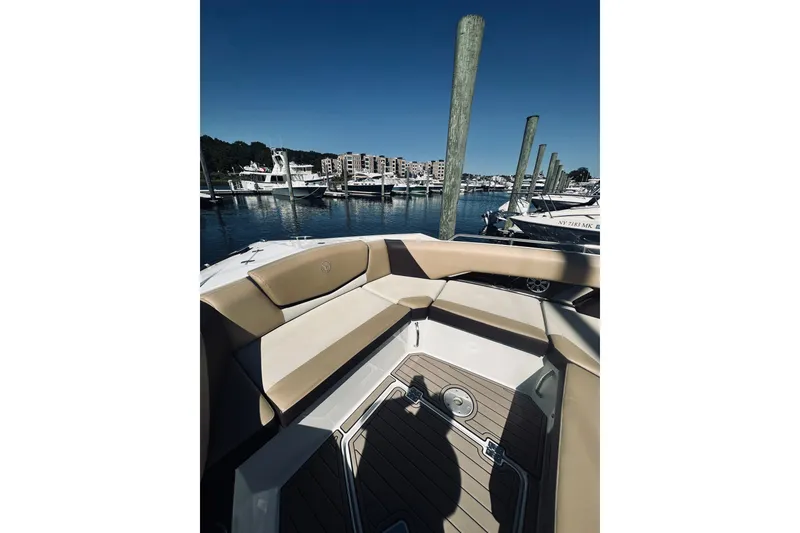 Slide: The Image of Cruisers 328 Bow Rider 2015 - 10