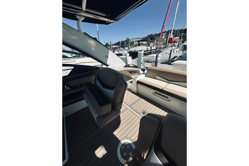 Slide: The Image of Cruisers 328 Bow Rider 2015 - 26
