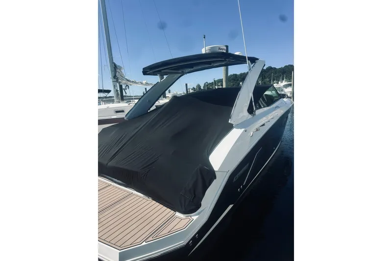 Slide: The Image of Cruisers 328 Bow Rider 2015 - 5