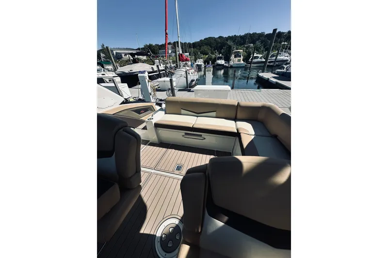 Slide: The Image of Cruisers 328 Bow Rider 2015 - 25
