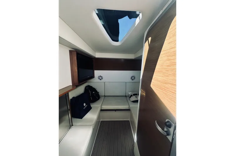 Slide: The Image of Cruisers 328 Bow Rider 2015 - 34