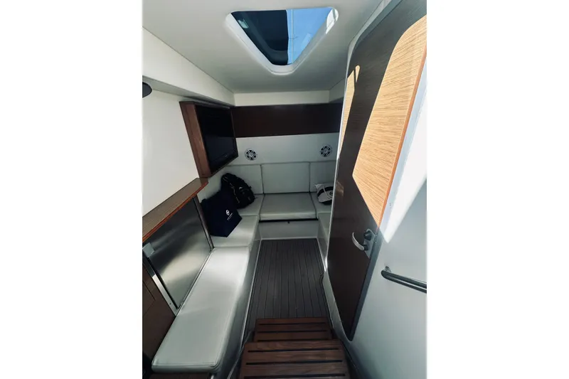 Slide: The Image of Cruisers 328 Bow Rider 2015 - 33
