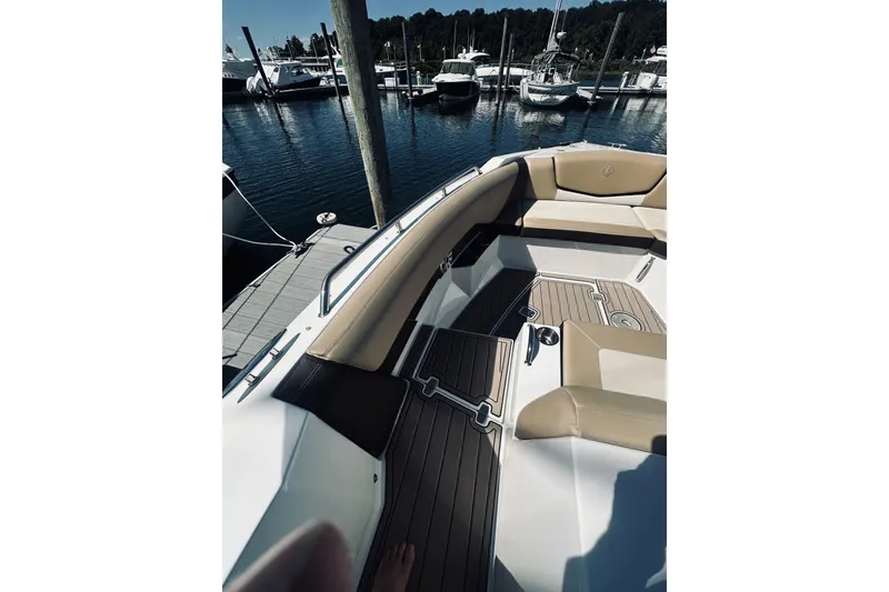 Slide: The Image of Cruisers 328 Bow Rider 2015 - 8