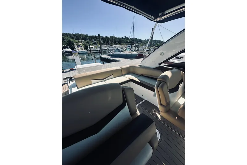Slide: The Image of Cruisers 328 Bow Rider 2015 - 24