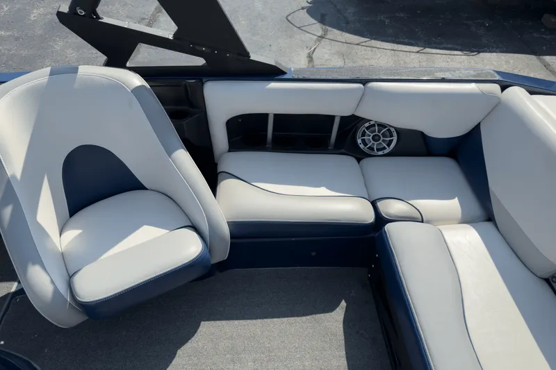 Slide: The Image of Axis A20 2015 - 10