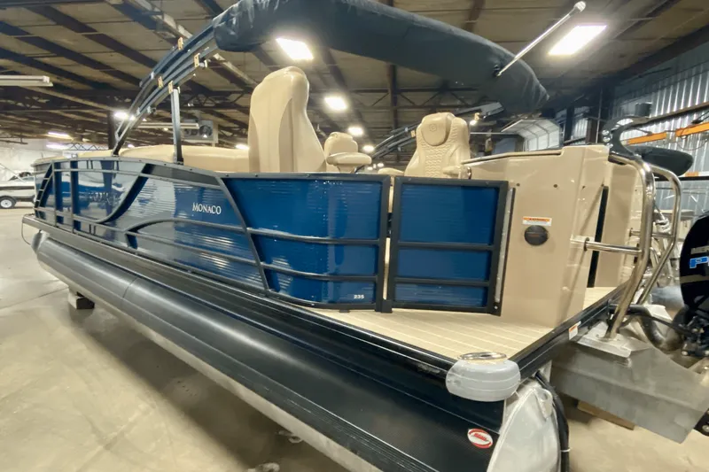 Slide: The Image of Godfrey 235 SFL 2021 - 7