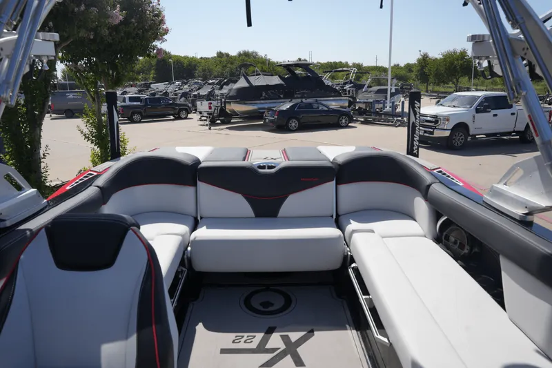 Slide: The Image of Mastercraft XT22 2019 - 12