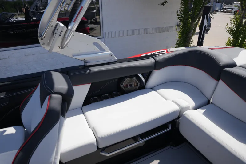 Slide: The Image of Mastercraft XT22 2019 - 13