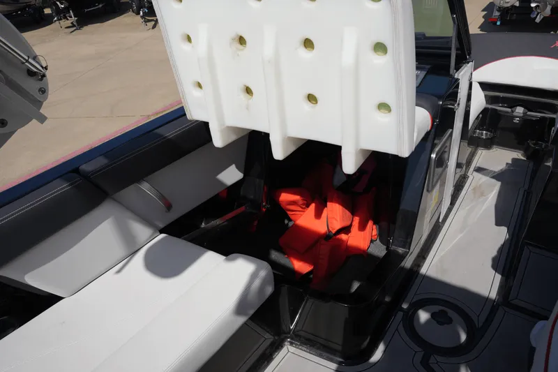 Slide: The Image of Mastercraft XT22 2019 - 17