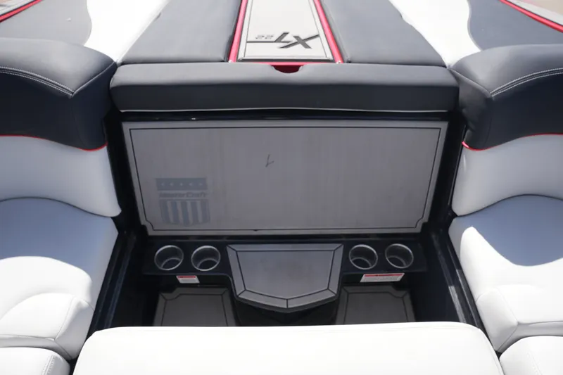 Slide: The Image of Mastercraft XT22 2019 - 18