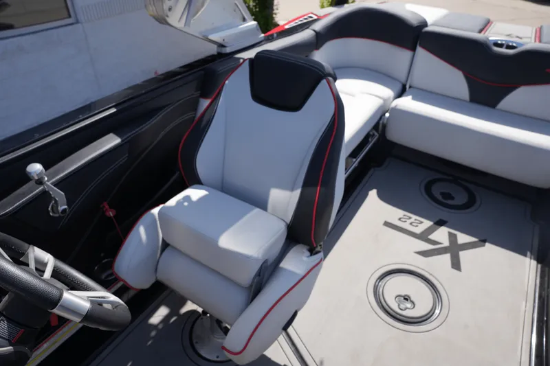 Slide: The Image of Mastercraft XT22 2019 - 19