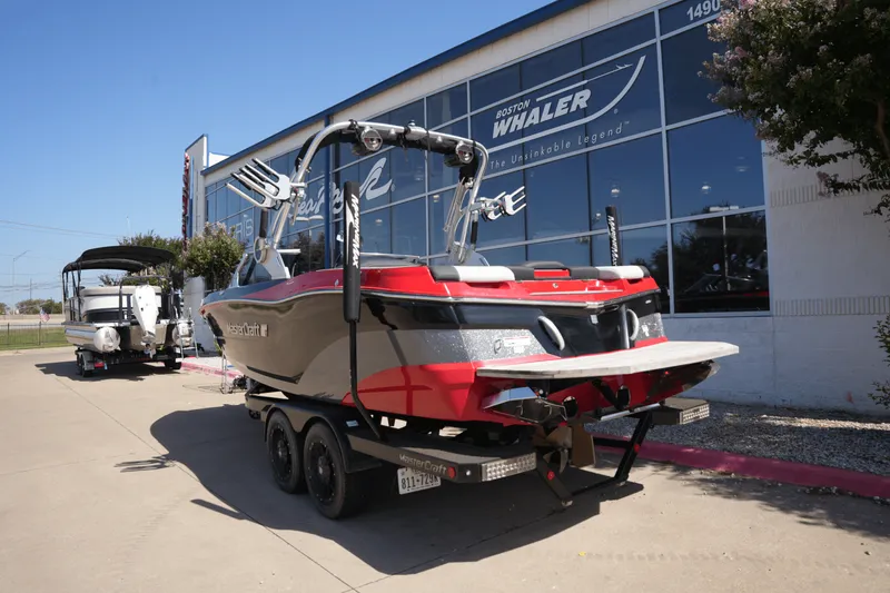 Slide: The Image of Mastercraft XT22 2019 - 2
