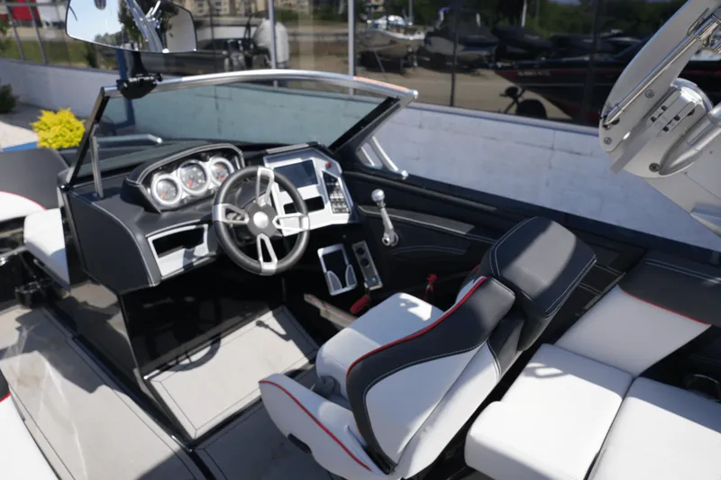 Slide: The Image of Mastercraft XT22 2019 - 20