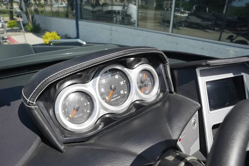 Slide: The Image of Mastercraft XT22 2019 - 22