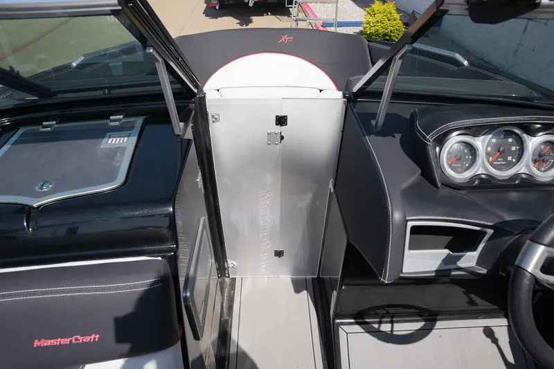 Slide: The Image of Mastercraft XT22 2019 - 26