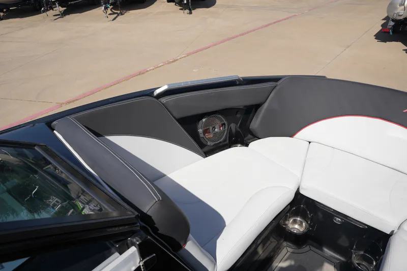 Slide: The Image of Mastercraft XT22 2019 - 28