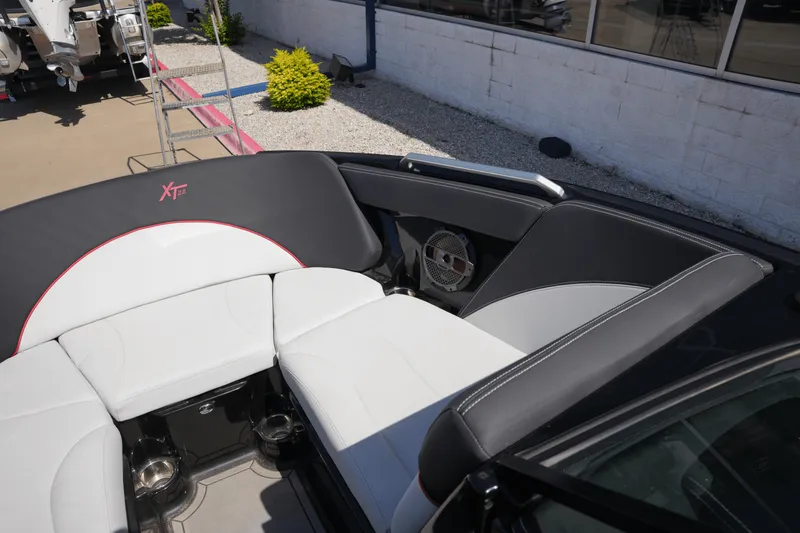 Slide: The Image of Mastercraft XT22 2019 - 30