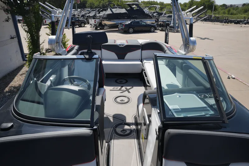 Slide: The Image of Mastercraft XT22 2019 - 33