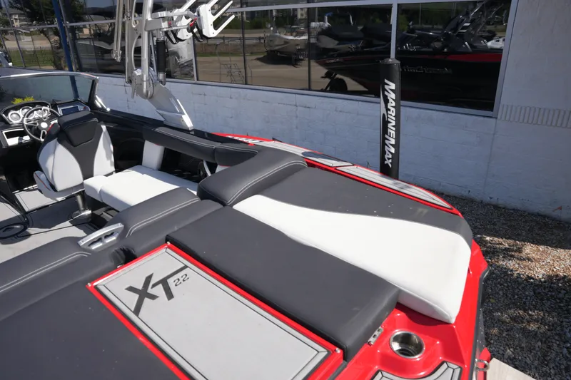 Slide: The Image of Mastercraft XT22 2019 - 6
