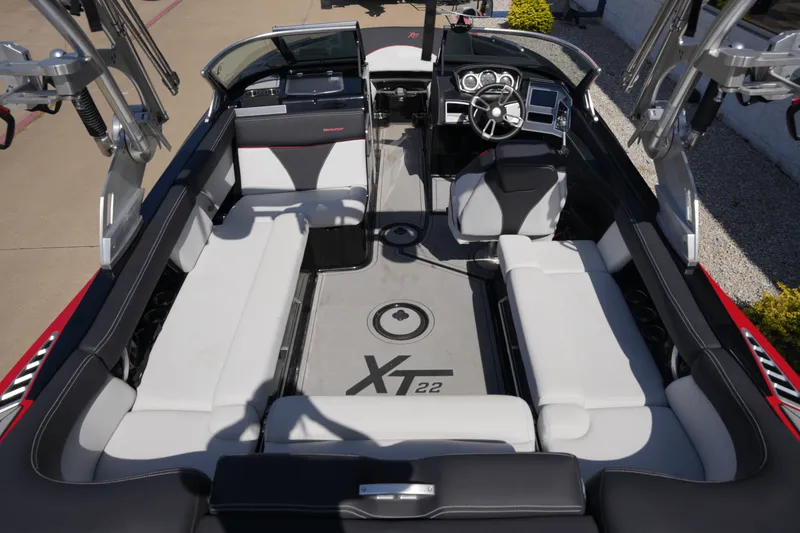Slide: The Image of Mastercraft XT22 2019 - 7