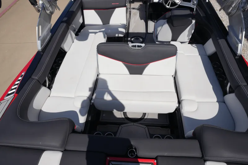 Slide: The Image of Mastercraft XT22 2019 - 8