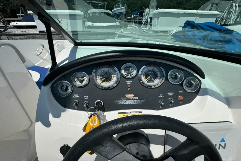 Slide: The Image of Sea Ray 185 Sport 2012 - 10