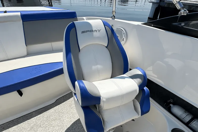 Slide: The Image of Sea Ray 185 Sport 2012 - 14
