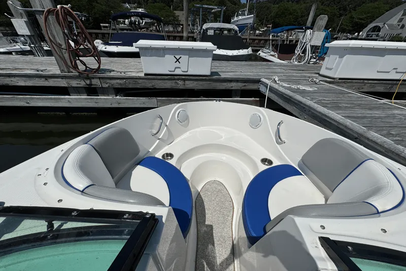 Slide: The Image of Sea Ray 185 Sport 2012 - 16
