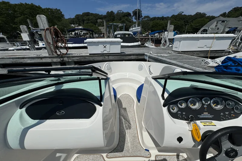 Slide: The Image of Sea Ray 185 Sport 2012 - 18