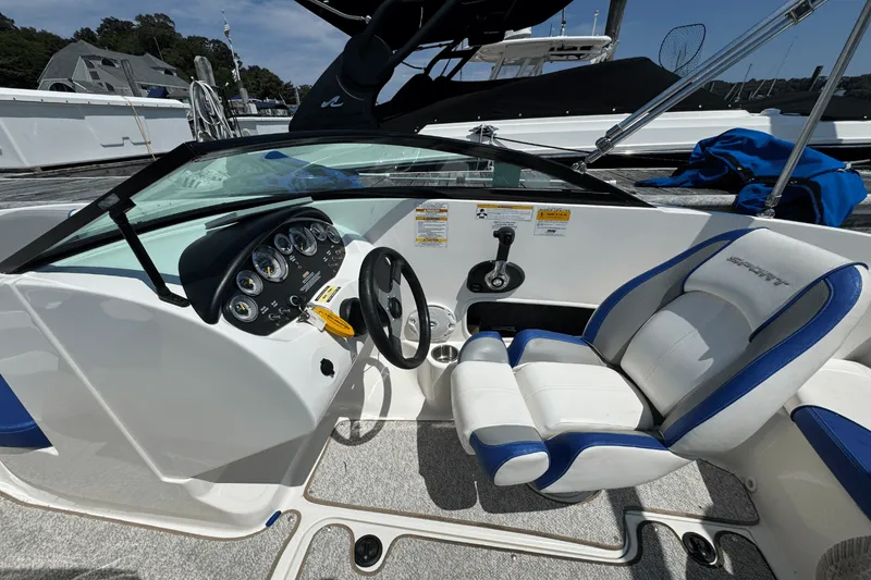 Slide: The Image of Sea Ray 185 Sport 2012 - 8