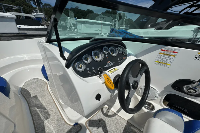 Slide: The Image of Sea Ray 185 Sport 2012 - 9