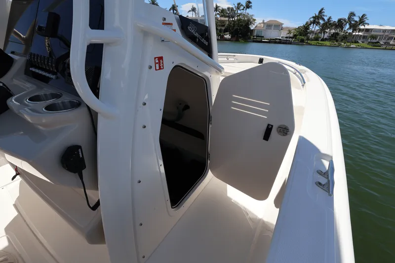 Slide: The Image of Boston Whaler 220 Dauntless 2026 - 26