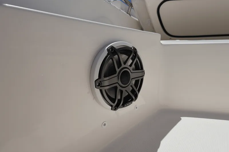 Slide: The Image of Boston Whaler 220 Dauntless 2026 - 58