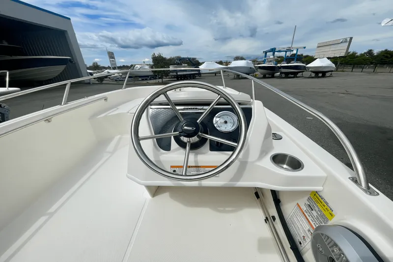 Slide: The Image of Boston Whaler 130 Super Sport 2026 - 4