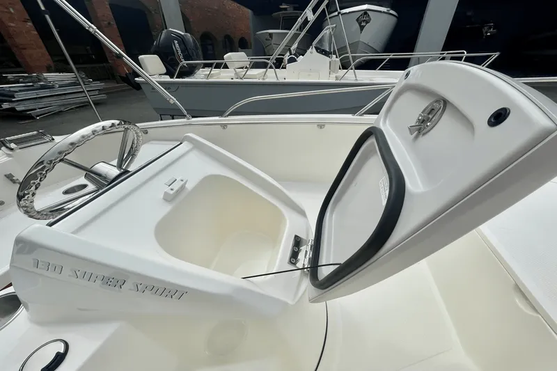 Slide: The Image of Boston Whaler 130 Super Sport 2026 - 8