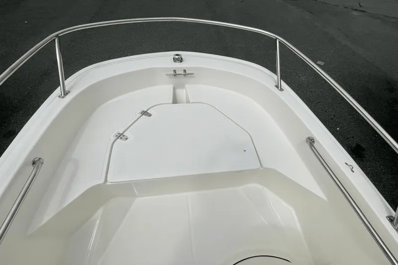 Slide: The Image of Boston Whaler 130 Super Sport 2026 - 9