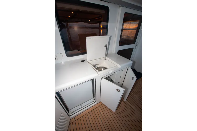 Slide: The Image of Outer Reef CLASSIC 70 MOTOR YACHT 2013 - 14