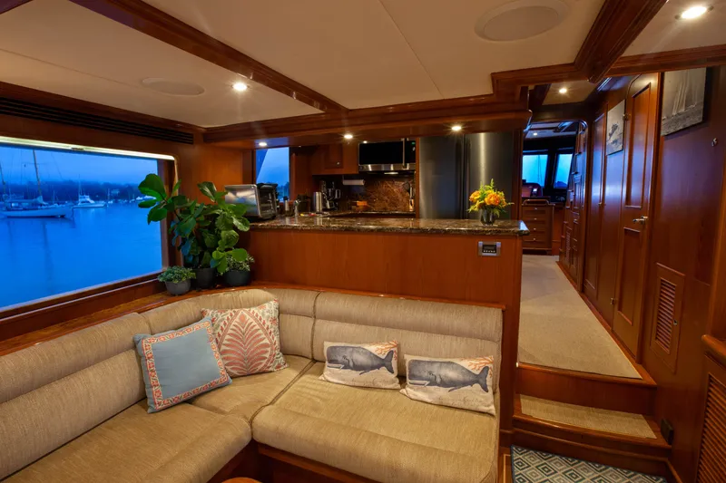 Slide: The Image of Outer Reef CLASSIC 70 MOTOR YACHT 2013 - 22