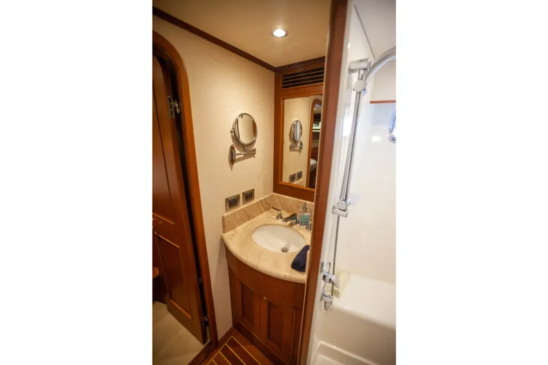 Slide: The Image of Outer Reef CLASSIC 70 MOTOR YACHT 2013 - 48