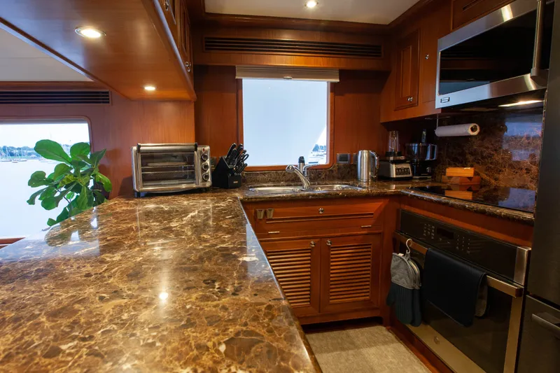 Slide: The Image of Outer Reef CLASSIC 70 MOTOR YACHT 2013 - 17
