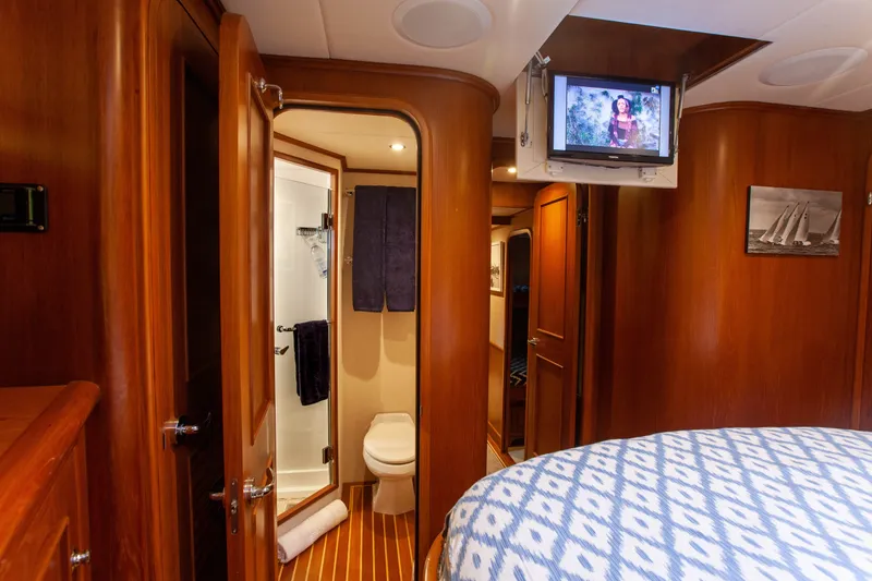 Slide: The Image of Outer Reef CLASSIC 70 MOTOR YACHT 2013 - 44