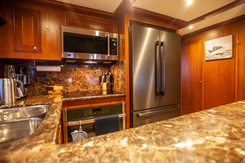 Slide: The Image of Outer Reef CLASSIC 70 MOTOR YACHT 2013 - 16