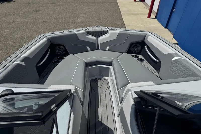 Slide: The Image of Nautique Super Air Nautique GS24 2026 - 37