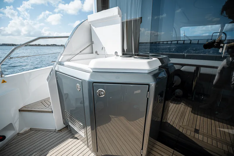 Slide: The Image of Azimut Fly 53 2026 - 6