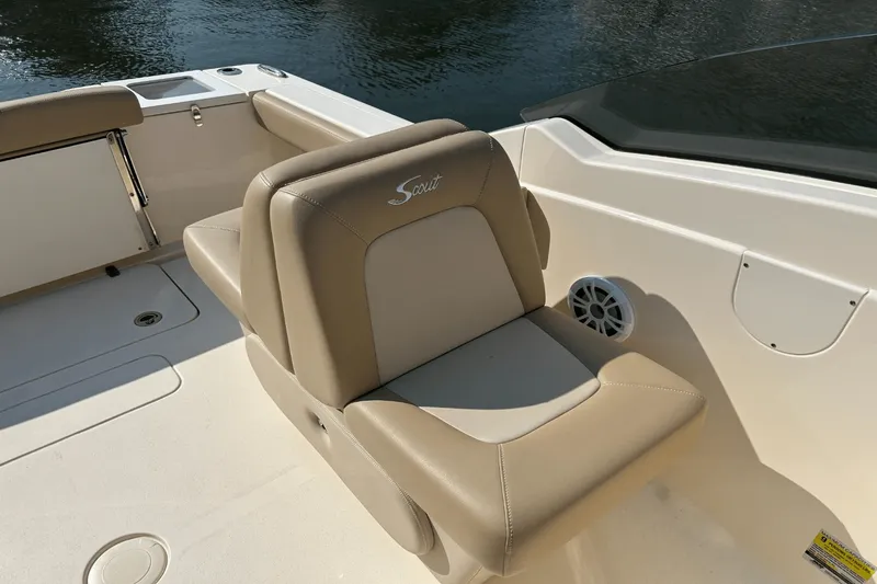 Slide: The Image of Scout 215 DORADO 2022 - 13