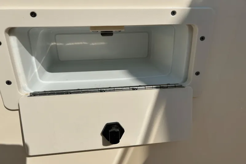 Slide: The Image of Scout 215 DORADO 2022 - 21