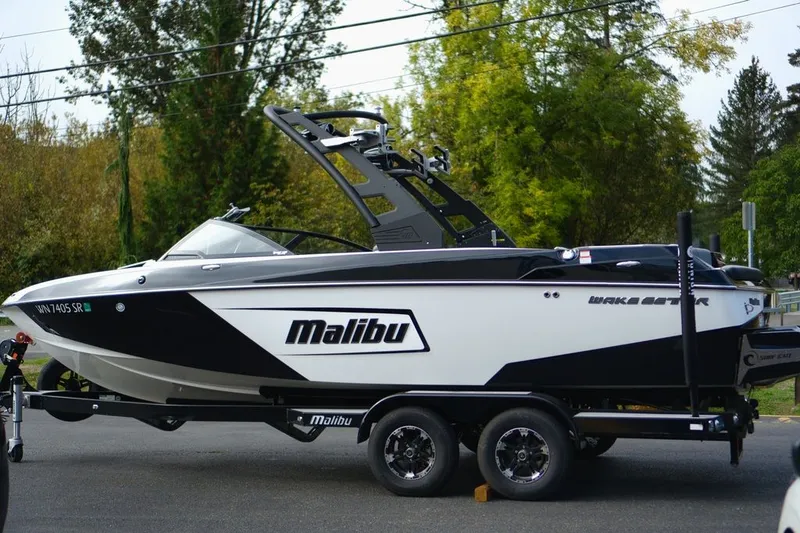 Slide: The Image of Malibu WAKESETTER 23LSV 2019 - 2