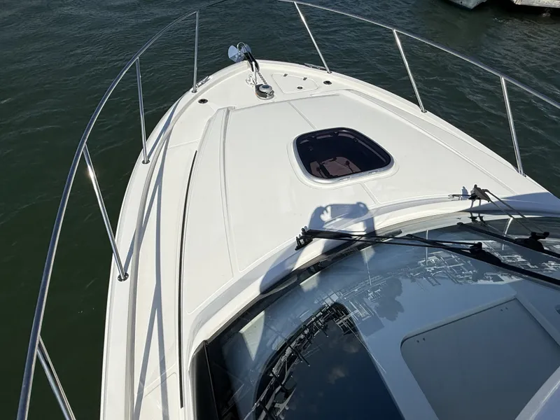 Slide: The Image of Boston Whaler 325 Conquest 2026 - 16